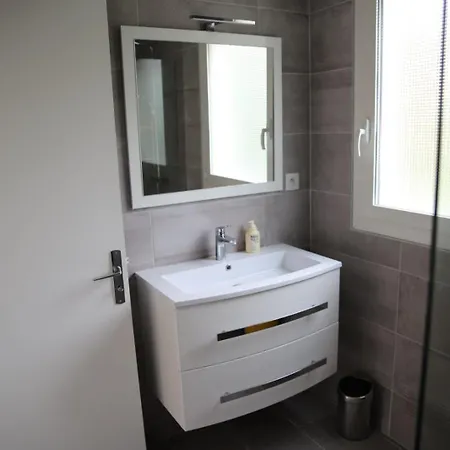 Apartment Spacious With Balcony And Sea View *