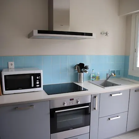 Spacious With Balcony And Sea View * Antibes