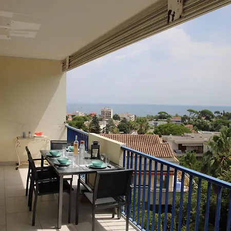 Apartment Spacious With Balcony And Sea View