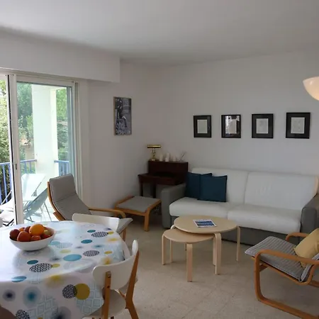 Spacious With Balcony And Sea View Apartment *