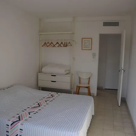 Apartment Spacious With Balcony And Sea View *