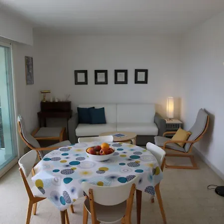 Spacious With Balcony And Sea View *