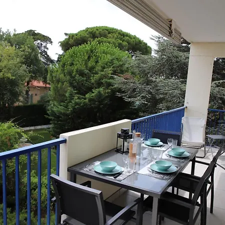 Spacious With Balcony And Sea View Antibes