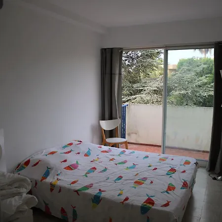 Spacious With Balcony And Sea View Apartament