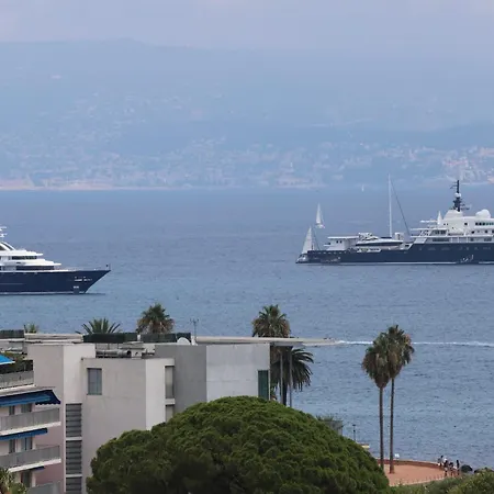 Apartman Spacious With Balcony And Sea View