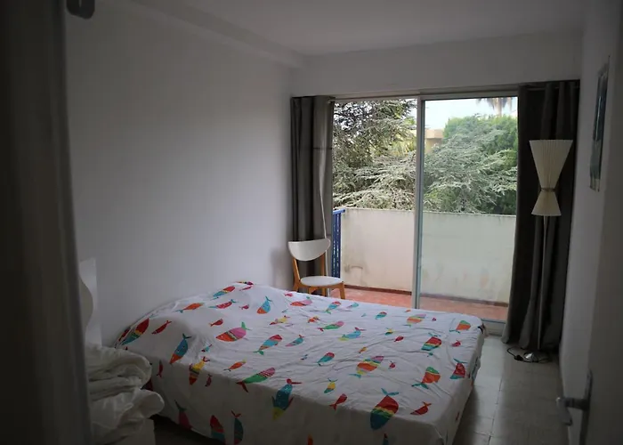 Spacious With Balcony And Sea View Apartman