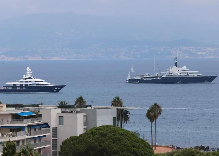 Apartman Spacious With Balcony And Sea View